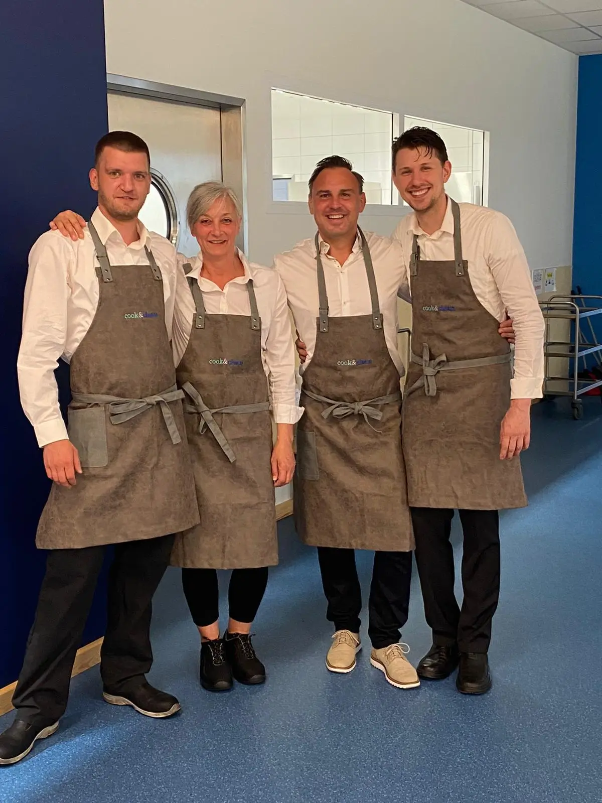 Herzlich und professionell: Unser Serviceteam begleitet Schulveranstaltungen mit Erfahrung und Charme – für ein gelungenes Fest.